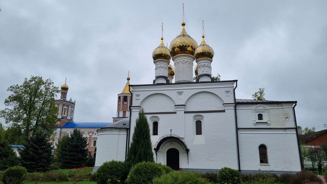 Экскурсию проводил Дмитрий Юрьевич. Огромная благодарность за глубину, искренность и погружение в материал. Получили большое удовольствие