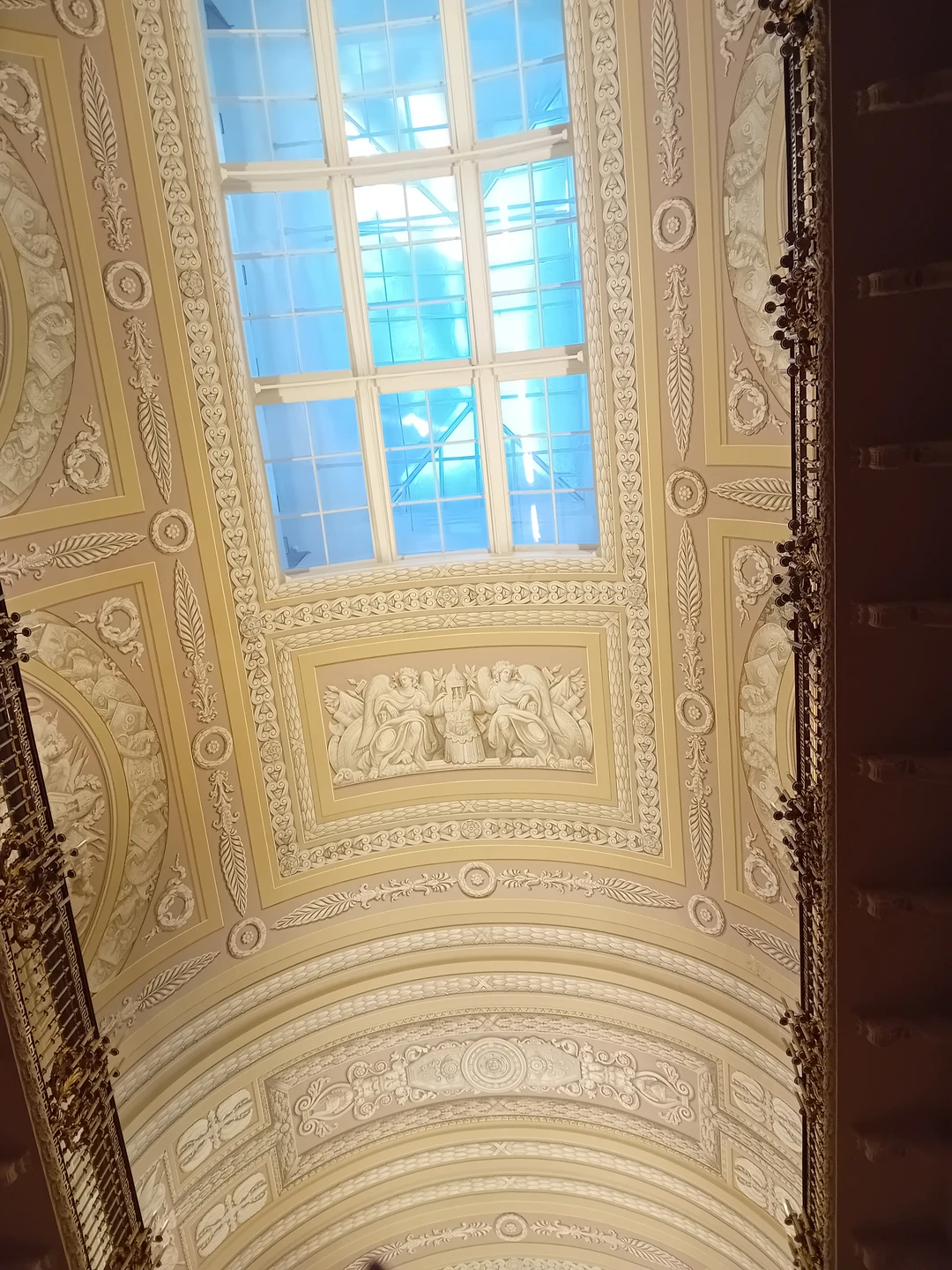 Захватывающая и интересная экскурсия, будто на одном дыхании. Поставленная речь, позитивное настроение Валерии только больше разжигали