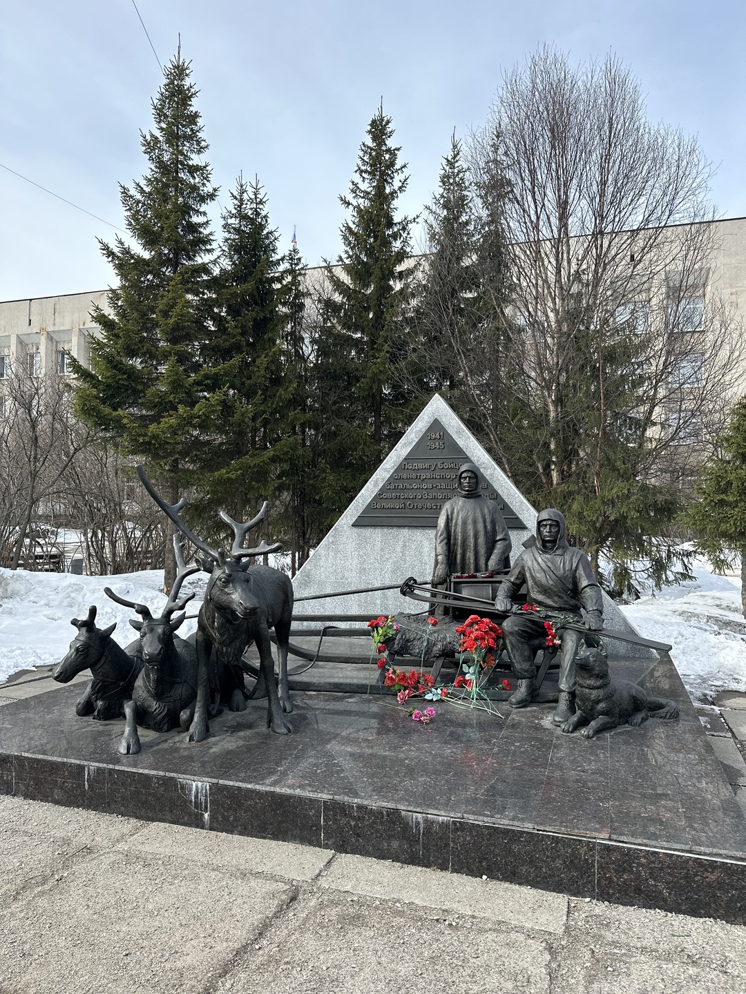 Хотелось бы поблагодарить Руслан за прекрасную экскурсию по Мурманску, Коле, Абрам-Мыс, а еще за удивительный подьем на гору Мишуково!!!!