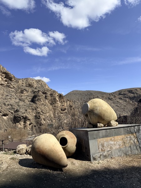 Рекомендую, все было замечательно, машина удобная, чистая. Комфортно добрались во все запланированные места, очень интересно была