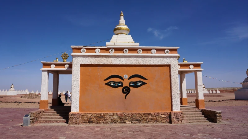 Персональный автотур по Восточной Гоби: места силы и Сайншанд