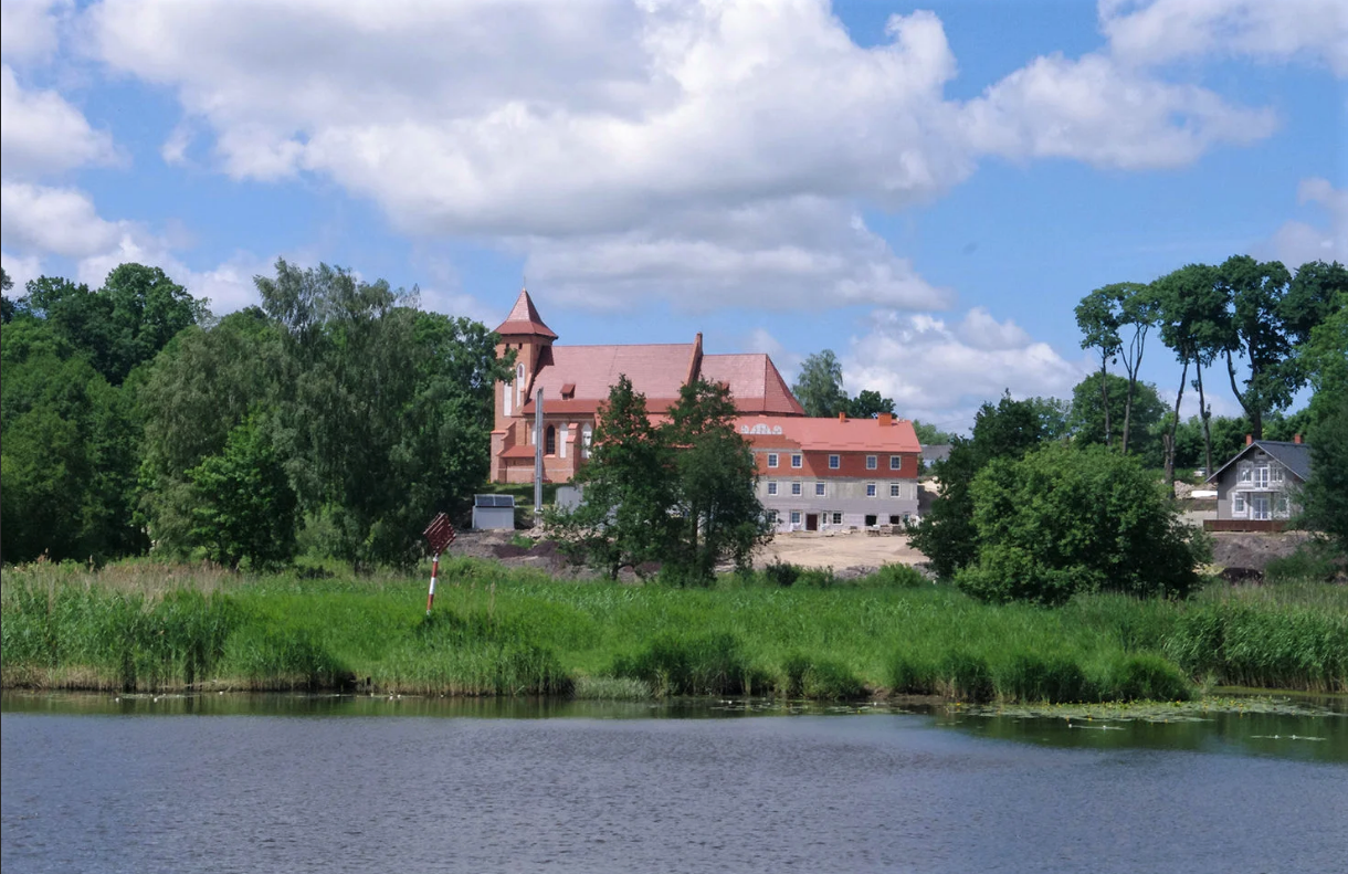 Речная прогулка от центра Калининграда к кирхе Арнау