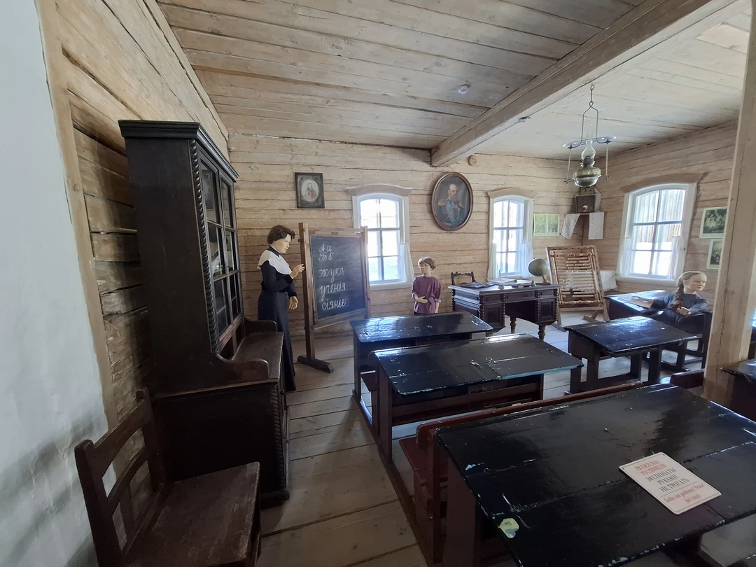 Гид просто чудо, программу составила согласно нашим поделаниям, везде договорилась, мы только в машину сели. Рассказчик