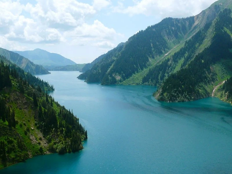 Дыхание весны в Киргизии: треккинги в ущельях, цветущие луга, ледники и озёра (всё включено)