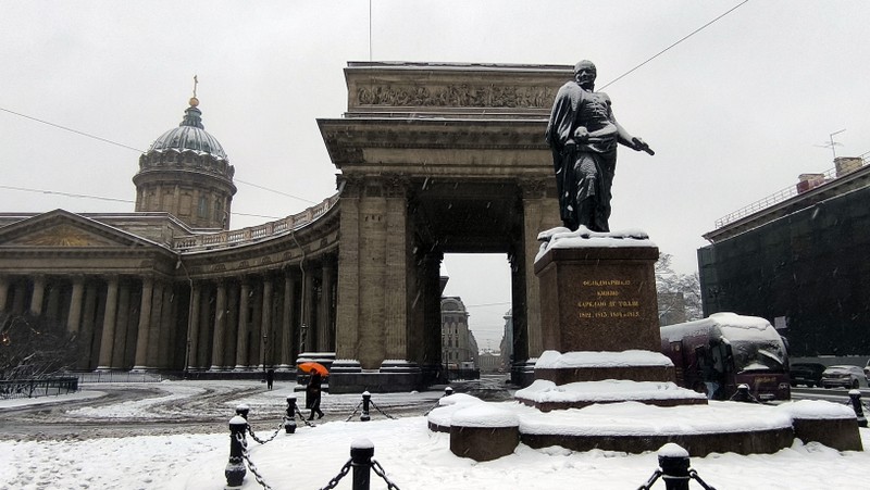 Петербург: за парадными фасадами