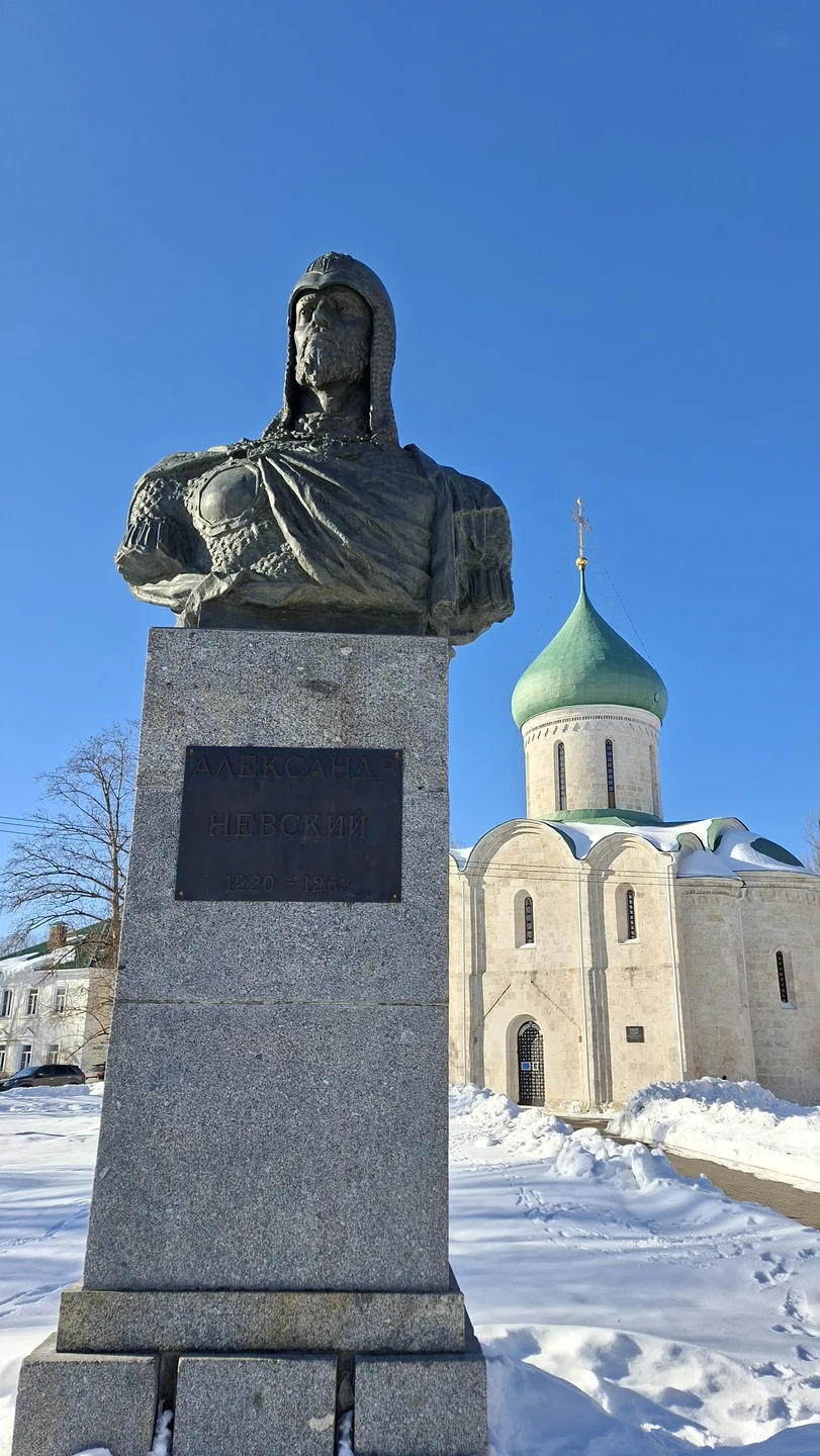 Спасибо большое Елене за её пунктуальность, интересное путешествие. Много информации, дат, фактов. Везде успели, никуда не
