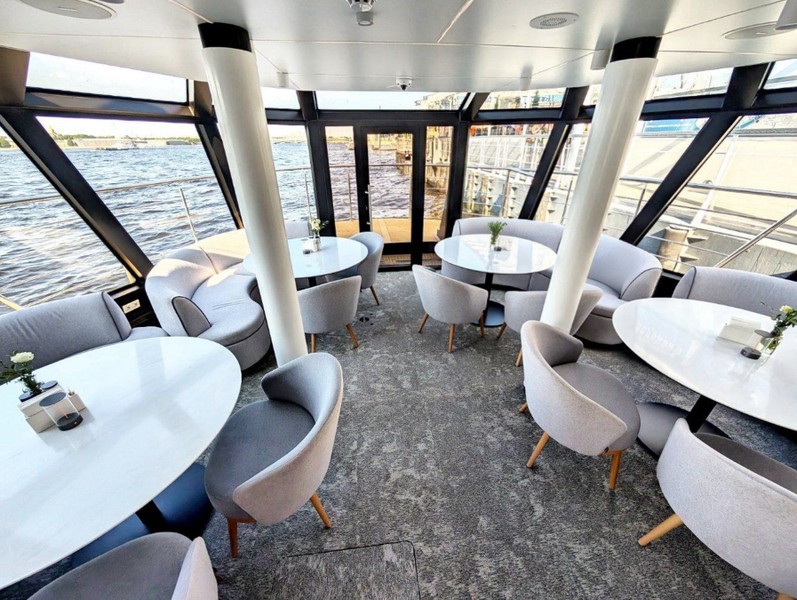 Зимняя круговая прогулка на электроходе "Стрельна" от причала "Китай-город"