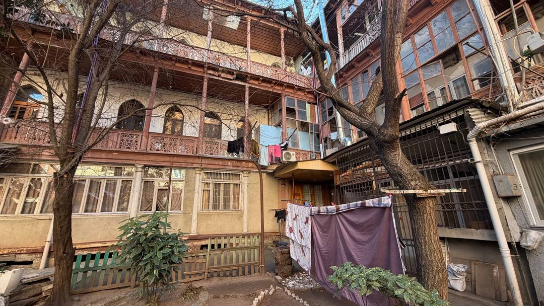 Григол оказался невероятным собеседником, с уникальным и нестандартным подходом к проведению обзорной экскурсии. Эта была не