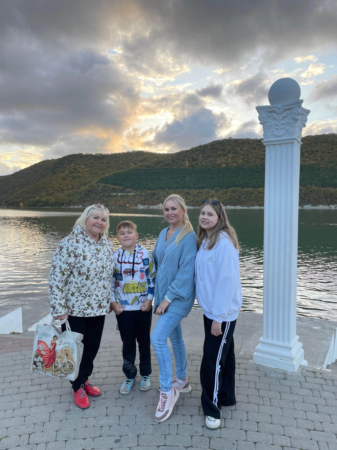 Абрау-Дюрсо, или Добро пожаловать в черноморскую Швейцарию (Коробова)