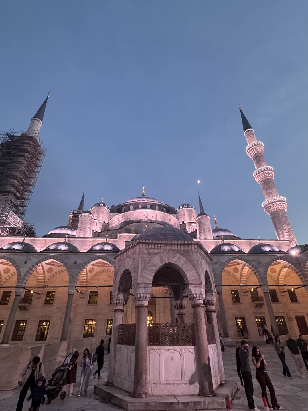 Экскурсию проводил Омар!