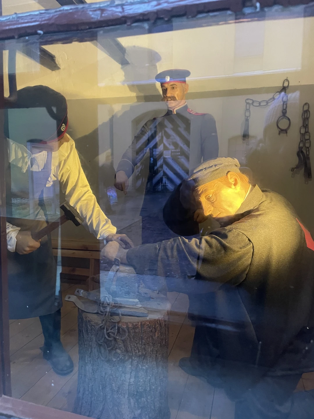 Благодарю Александра за экскурсию. Все понравилось. Сама не очень люблю историю, но здесь все последовательно уложилось