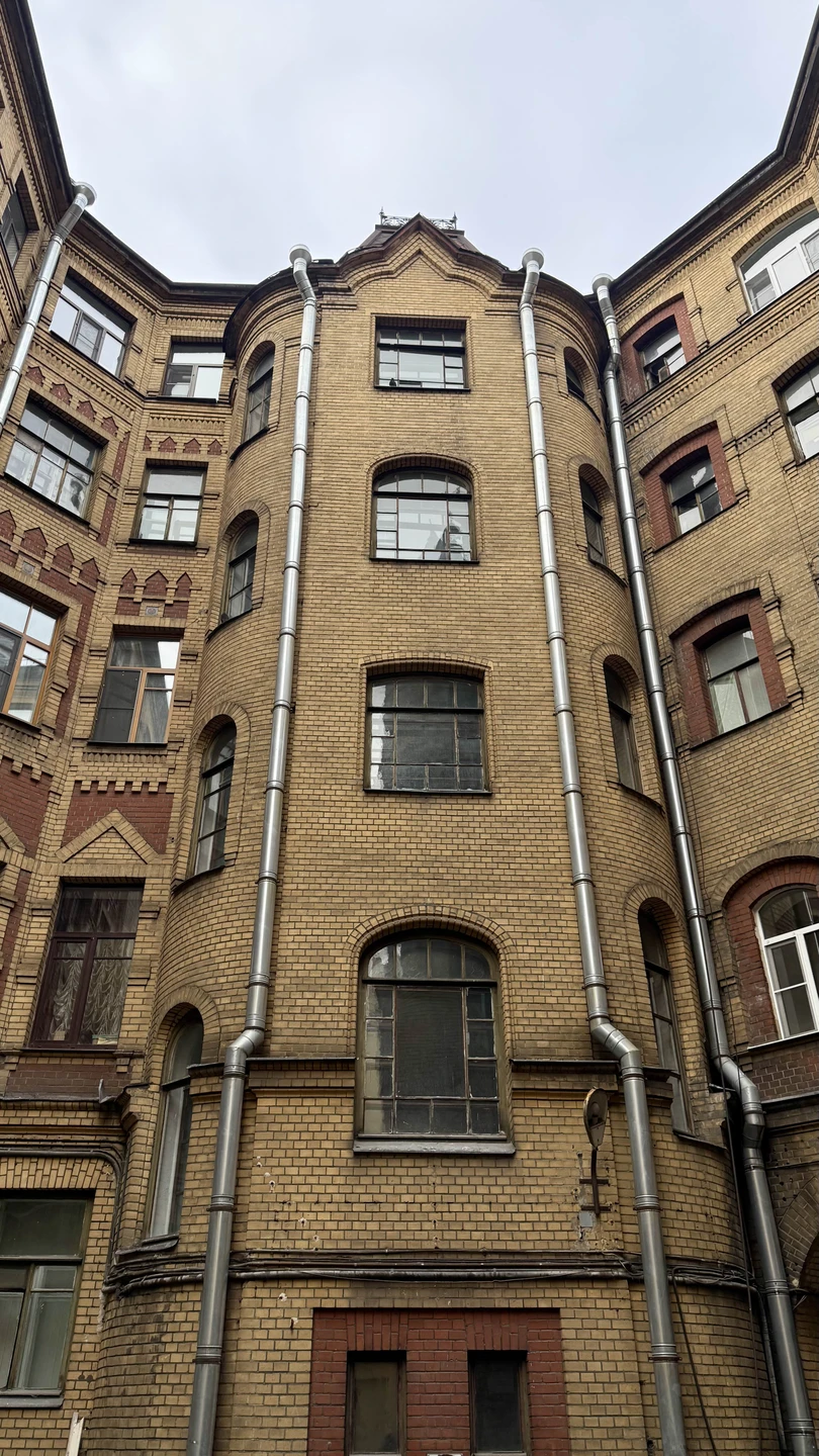 Отличная экскурсия, очень 🥰 понравилась подача гида, увидеть в живую и узнать историю гораздо интереснее!