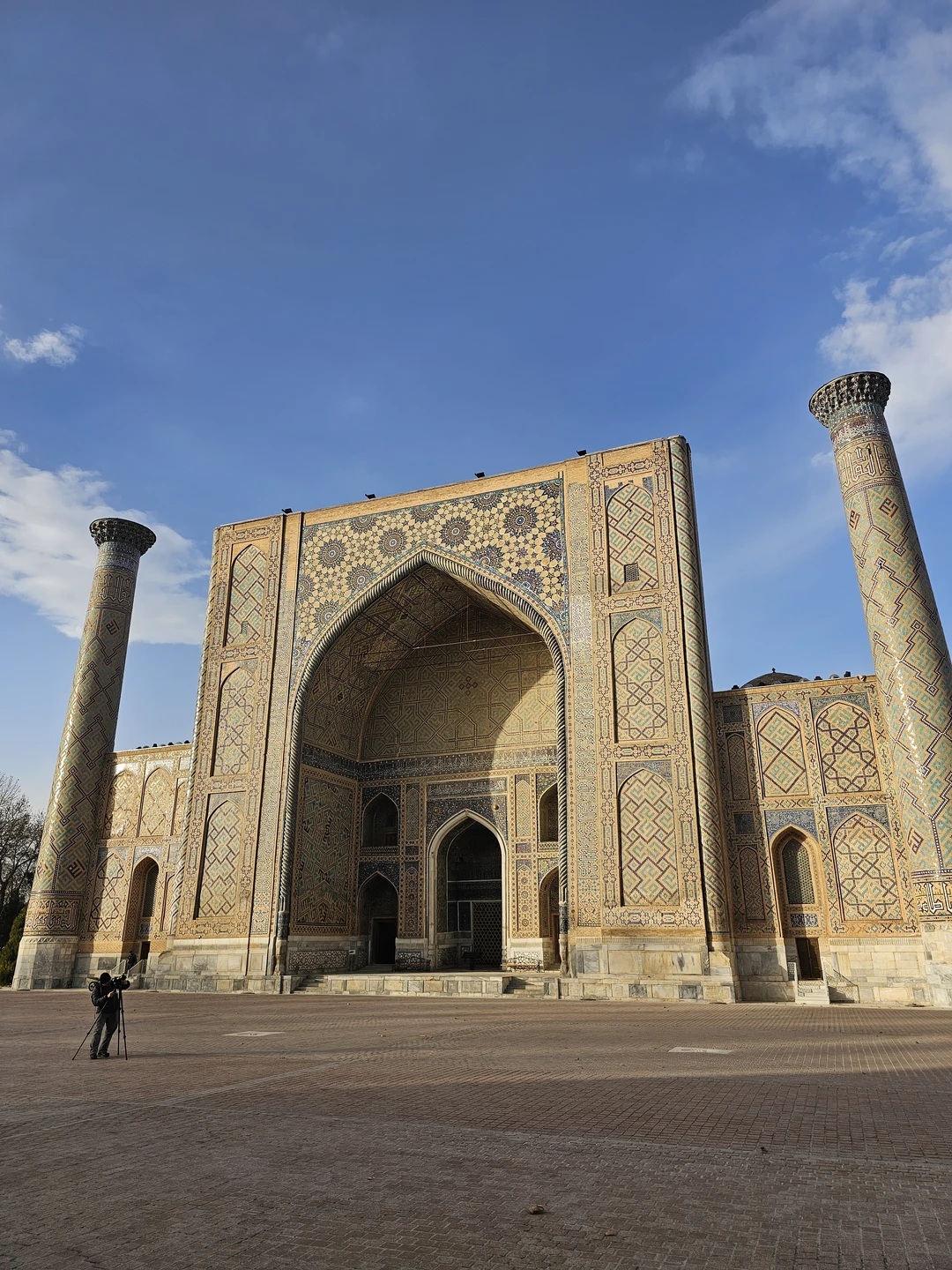 Очень понравилась экскурсия! Шухрат отличный гид, очень интересно рассказывает, живая структурированная подача информации, три часа пролетели