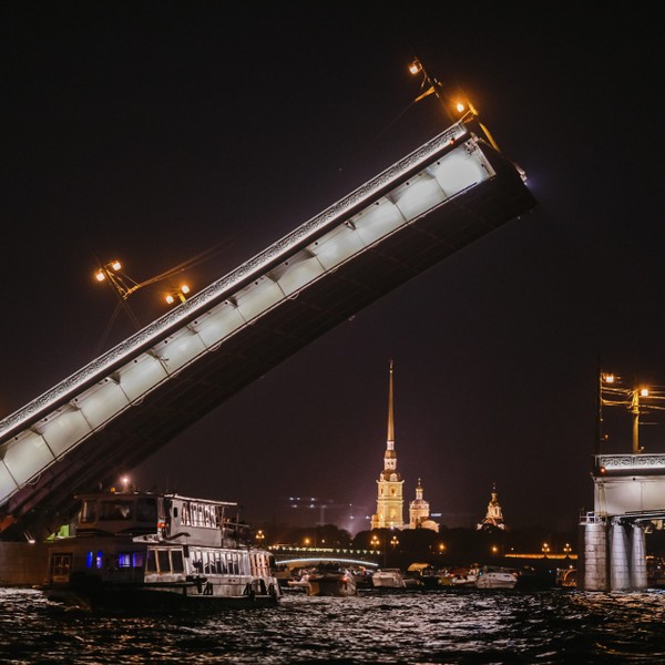 Ночная Нева и разводные мосты