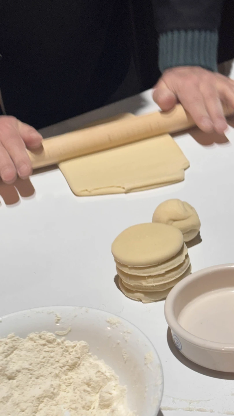 Удивительный мастер-класс. Это полное погружение в грузинскую кухню. Александр вел приготовление блюд с самого начала, все