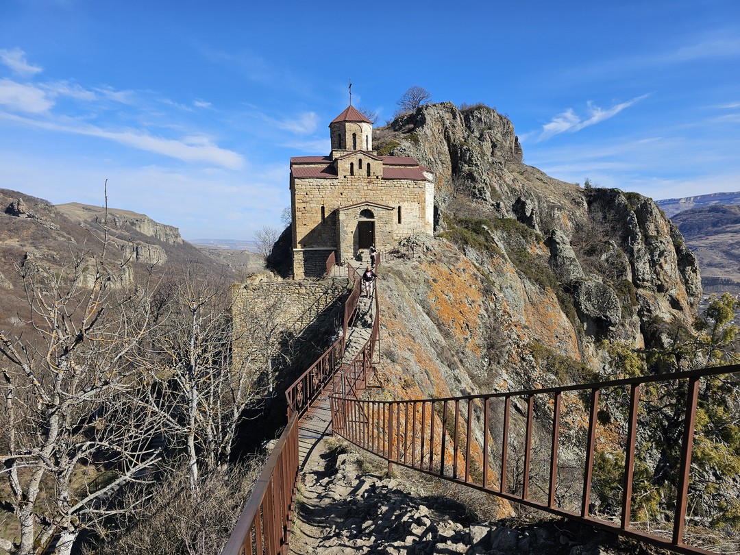 14.03.2025 г. были на экскурсии Домбай - место силы. Очень понравилось. Интересные локации, не утомительно, было интересно всё