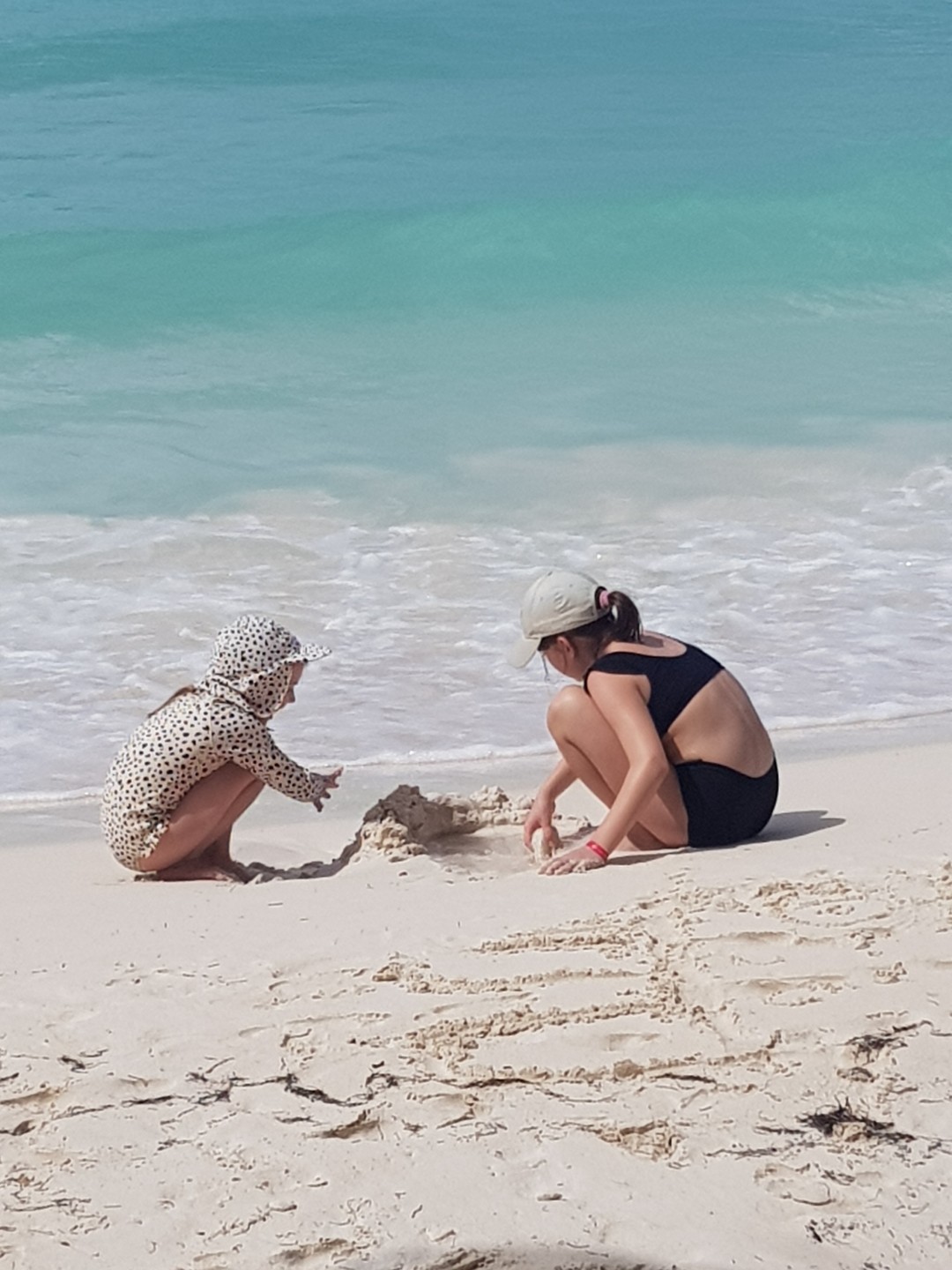 Семья 5 человек, двое детей 7 и 11 лет