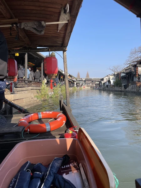 хорошая прогулка по деревне! Ольга достаточно хорошо владеет русским языком, а это важно! Поэтому могу смело