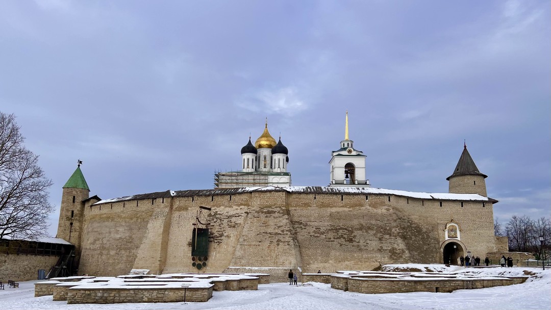 Обзорная пешеходная экскурсия по Кремлю и центру Пскова (Кирилл)