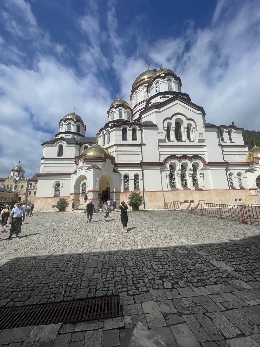 Все понравилось! Четко по времени, слаженно, И гид Виктория и водитель Рубен, спасибо молодцы! Интересный рассказ, красивые виды!!