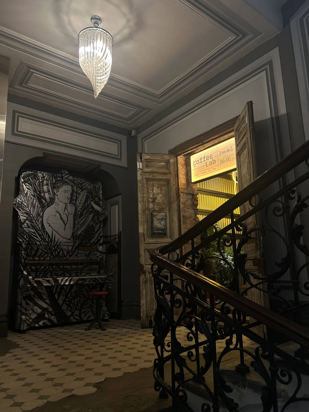 Секреты Петроградской стороны: дворы-колодцы, парадные и доходные дома (Алипова)