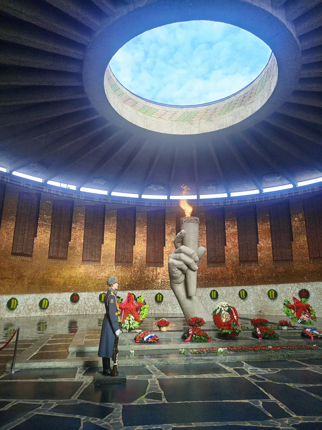 Очень благодарны Артëму за отличную экскурсию! Материал и стиль изложения позволили полностью понять ход Сталинградской битвы