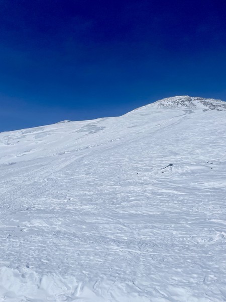 19 марта 2026 года провела незабываемое время на экскурсии на Эльбрус. Очень повезло с погодой, с