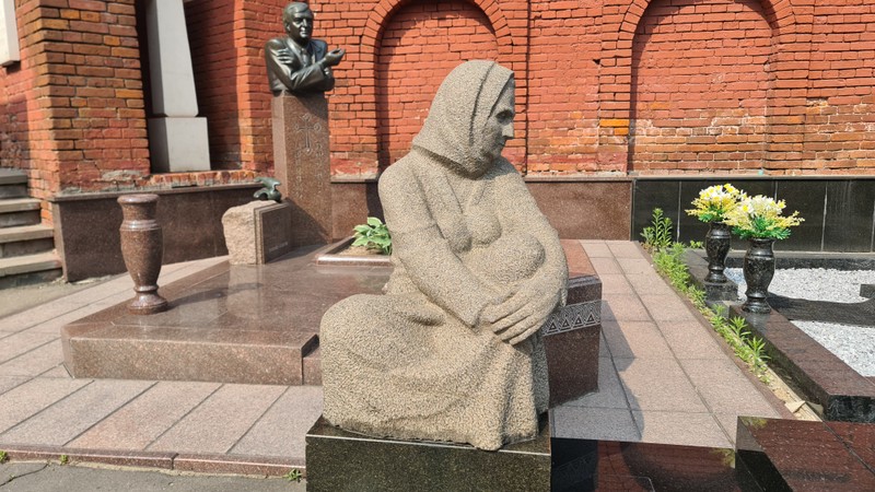 Авторская экскурсия по Армянскому кладбищу в Москве