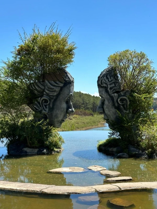 Из Нячанга - в Далат: от храма из осколков до Crazy House