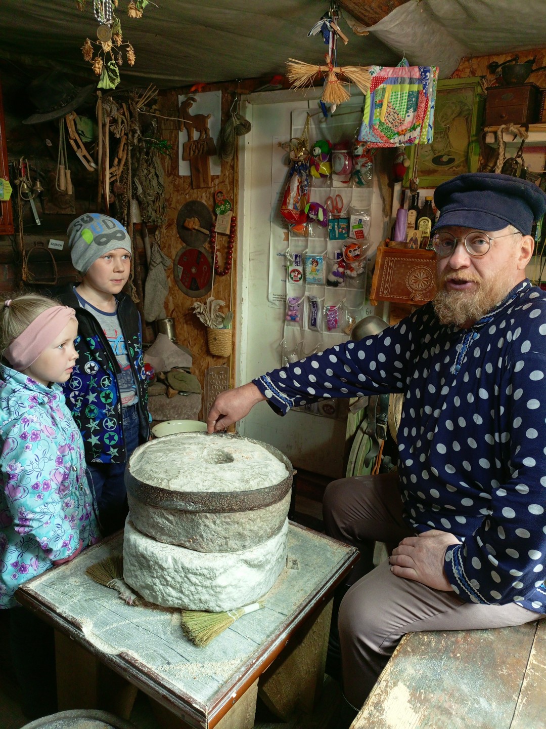 Музей каменных жерновов в Великом Новгороде (Татьяна)