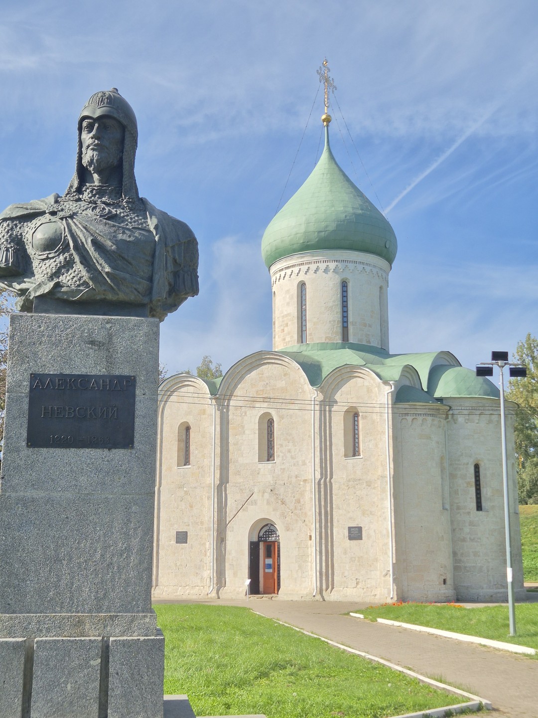 Экскурсия очень понравилась! Анна рассказывает интересно, захватывая исторические, религиозные и культурные аспекты истории города. Приятная в