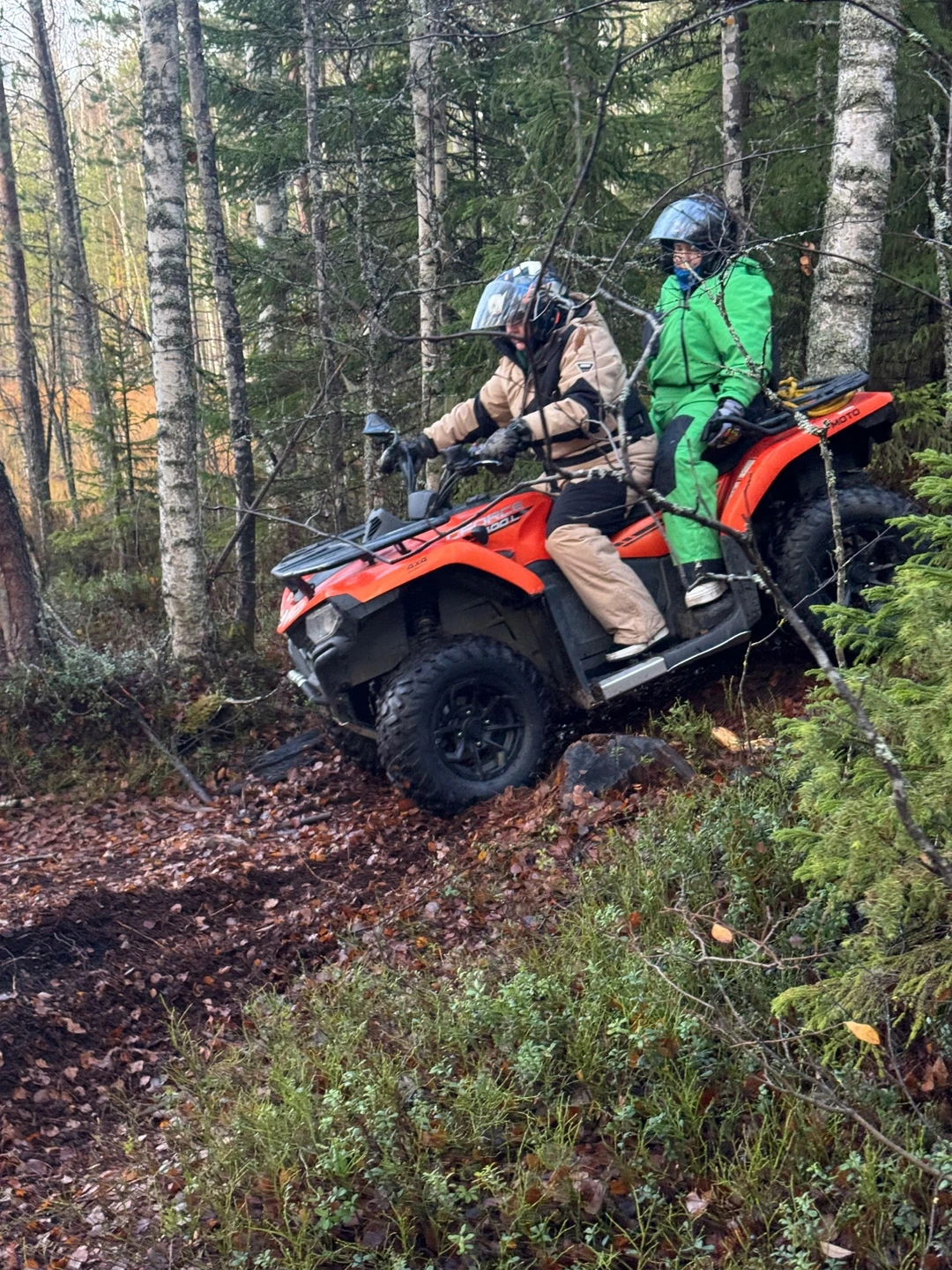 29 октября 25г. ездили со Святославом на квадроциклах. Была с ребенком 11 лет. Перед поездкой выдали