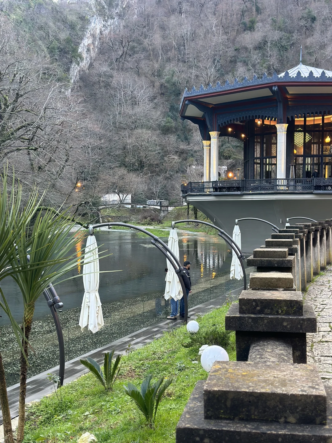 Программа насыщенная, локации интересные. Очень порадовала отреставрированная и запущенная жд станция. Стильно! И арки у климатического