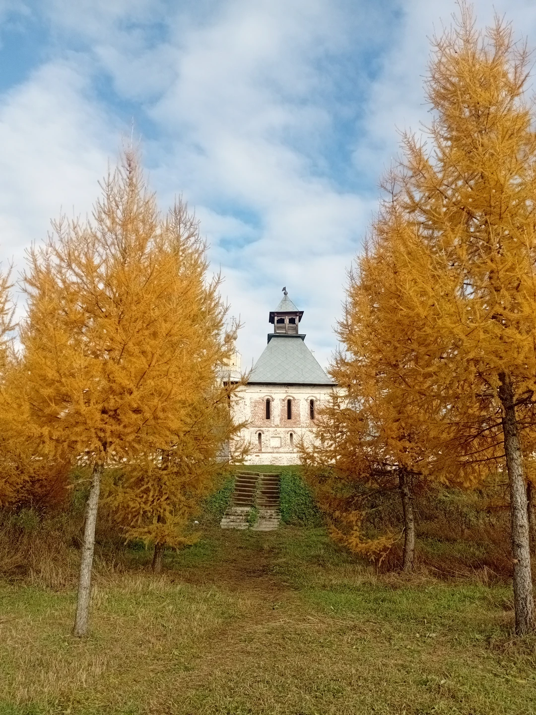Экскурсия с Алексеем по Спасо-Прилуцкому монастырю очень понравилась. Алексей - замечательный рассказчик! Чувствуется, что человек обладает