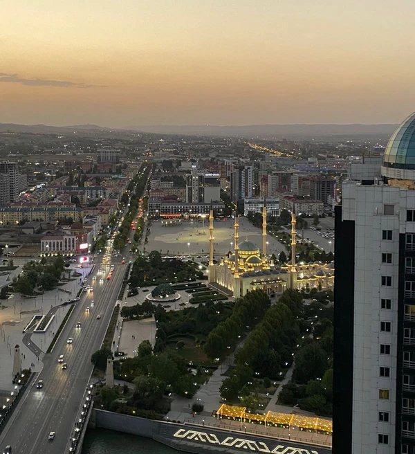 Из Махачкалы — к крупнейшей мечети Европы, небоскрёбам Грозный-Сити и вечернему Аргуну