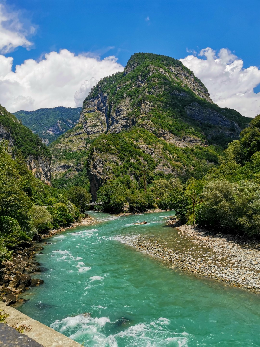 Путешествие для нас с детьми проводил гид Гудиса