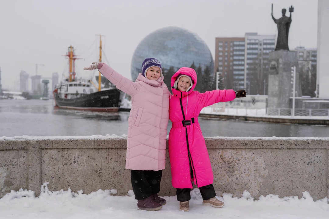 Нам понравилась прогулка с Юлией. Было ненавязчиво, легко и приятно. Юлия помогает с ракурсами, подсказывает. Результат нам всем тоже понравился 👍