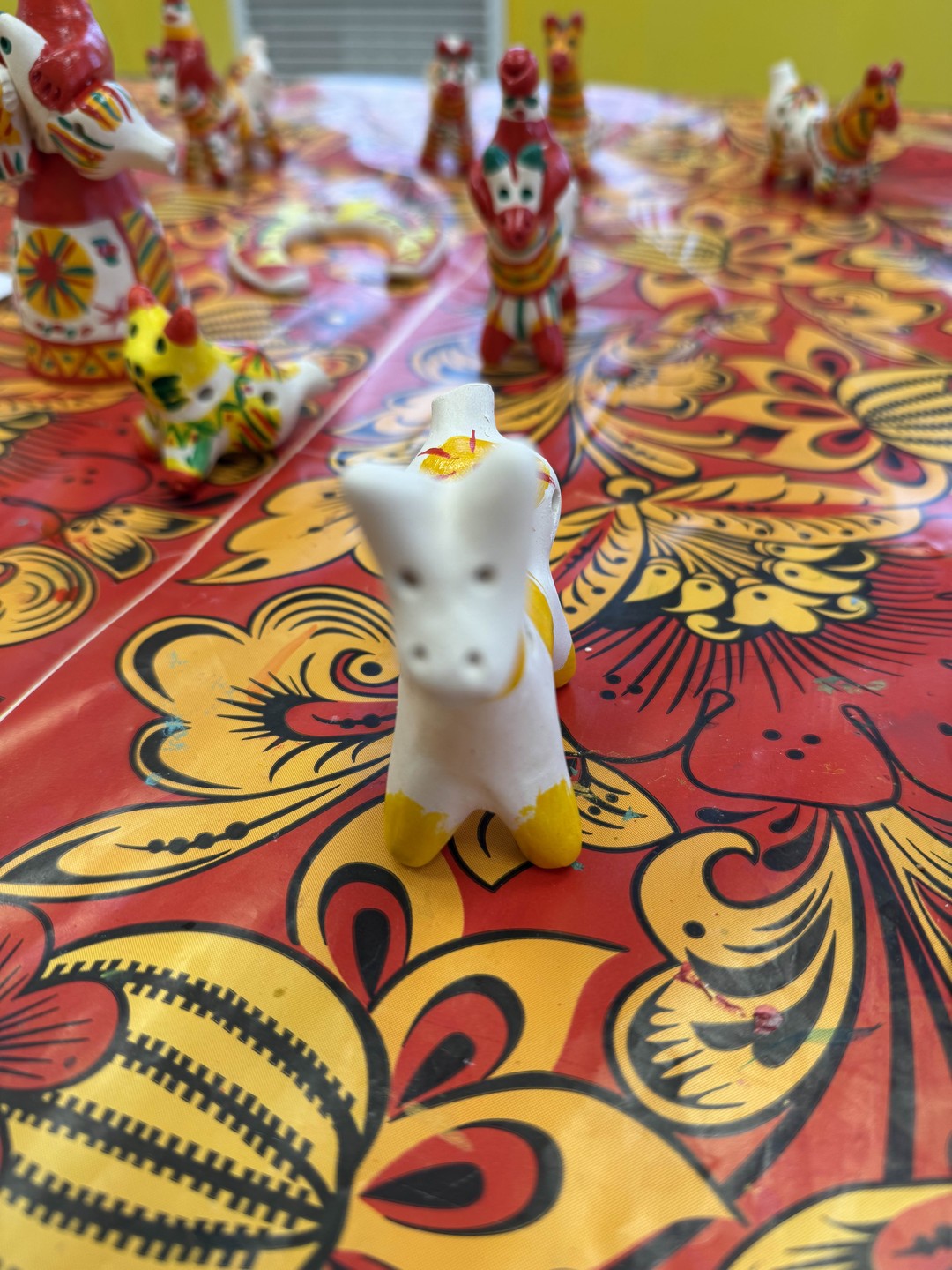 Замечательный и душевный мастер класс. Мы послушали рассказ об истории филимоновской игрушки. Откуда она родом, кто