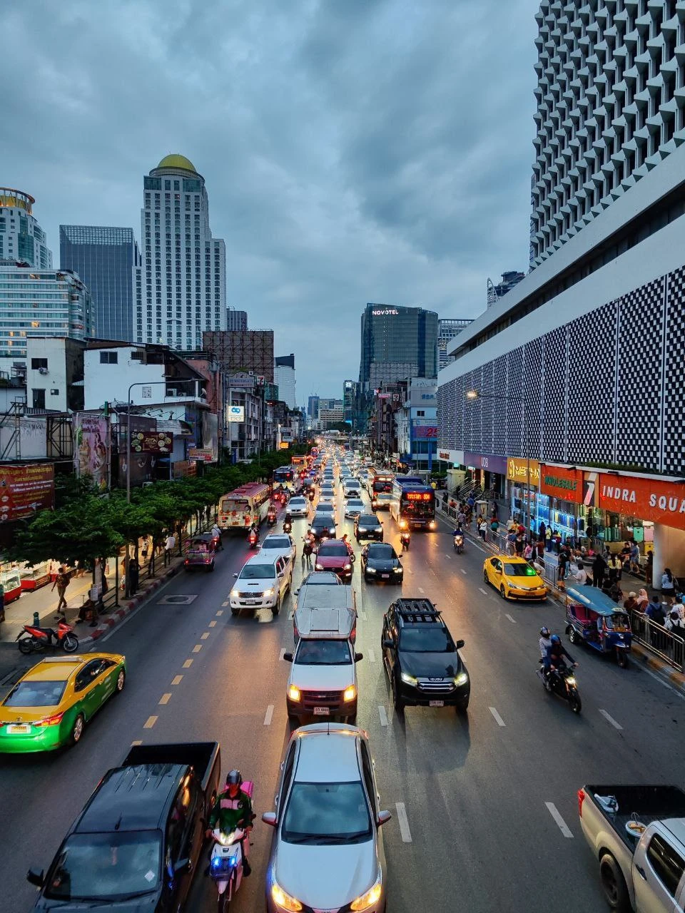 Готовились с женой к отпуску и увидели тур – 4 страны за 15 дней. Это же