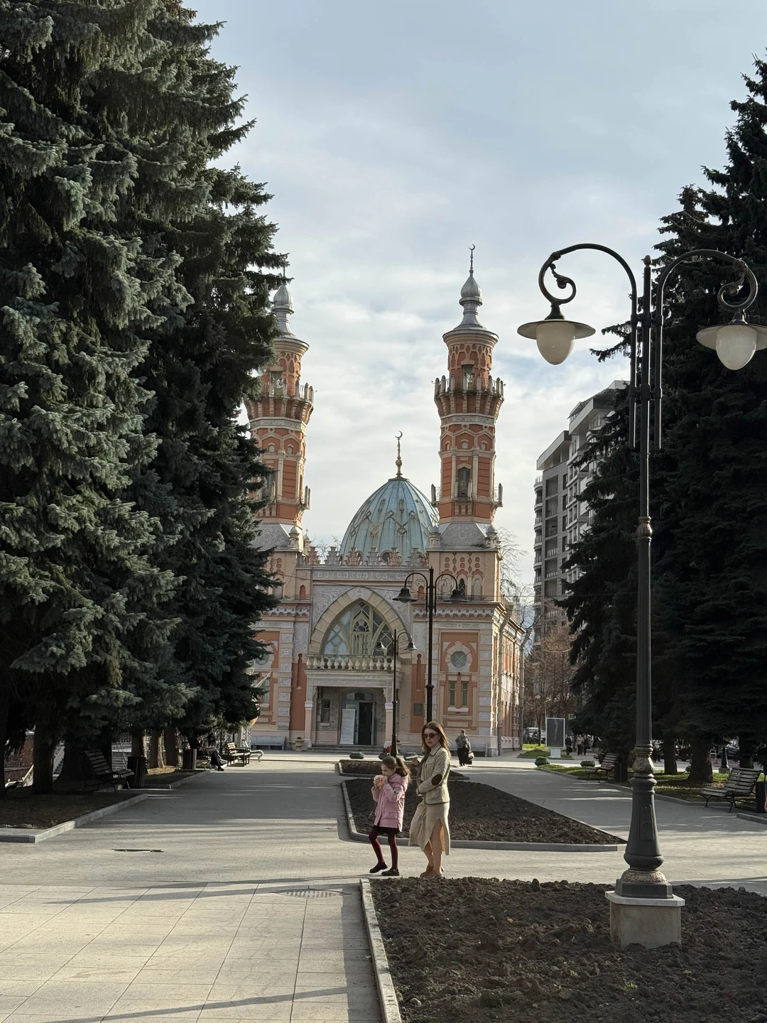 Тимур,просто супер гид,очень интересно было слушать и следовать за ним по маршруту. Внимательный к гостям,красиво рассказывал,все