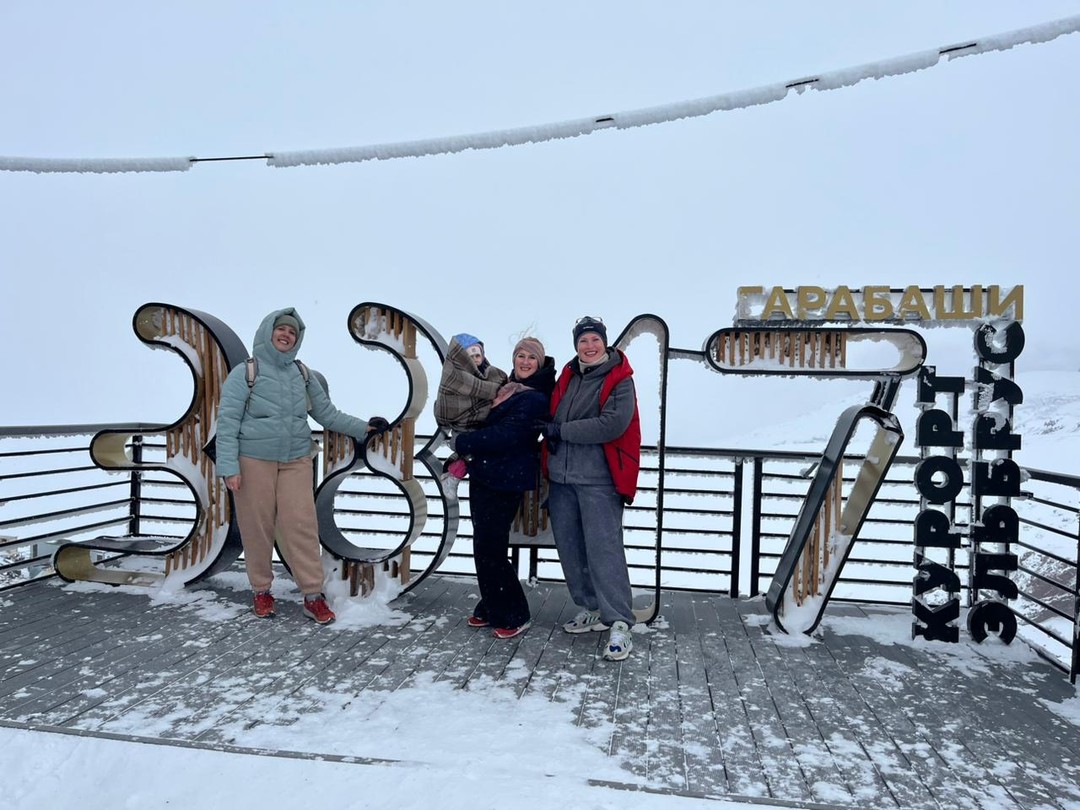 Потрясающая поездка, Николай аккуратный водитель, интересный рассказчик, очень эрудированный и с отличным чувством юмора!!! Показал нам