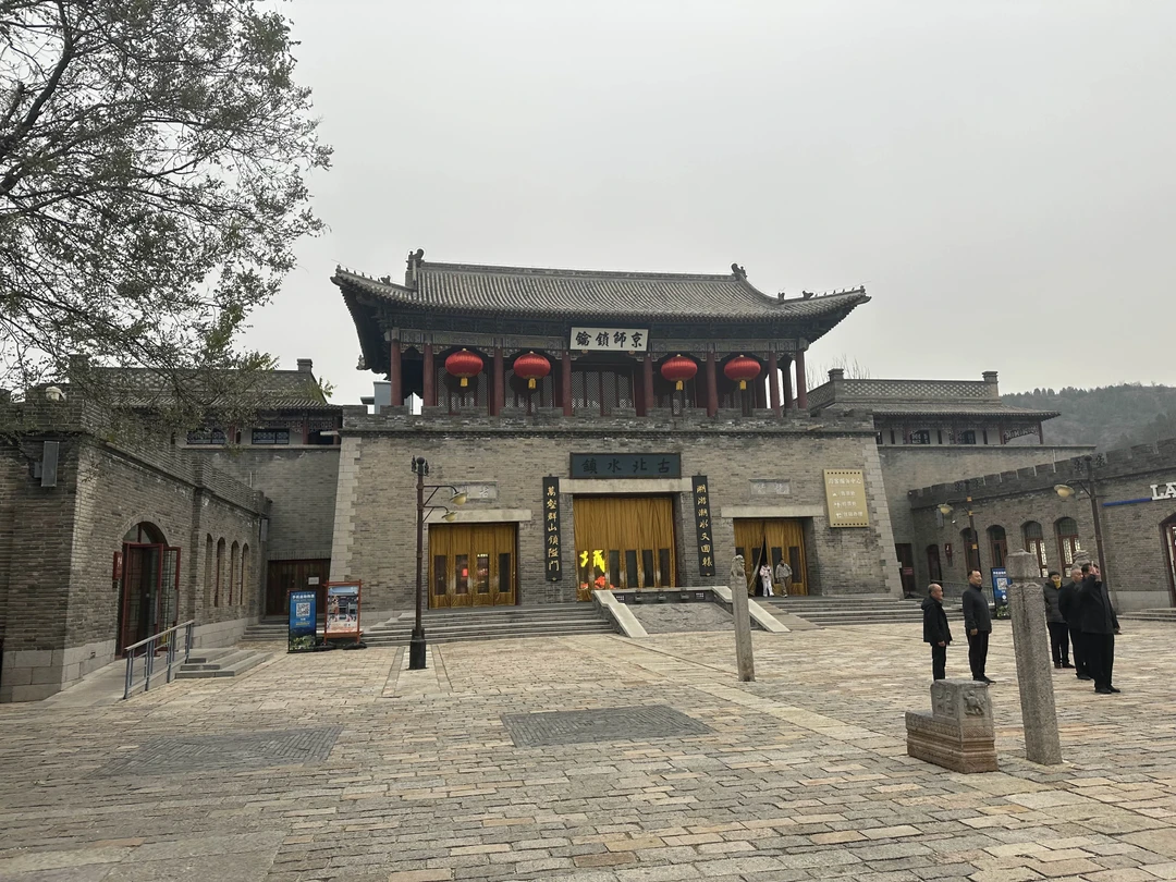 Посетили замечательную экскурсию в деревне Губэй и китайскую стену. Нашим гидом был Андрей, очень классный парень