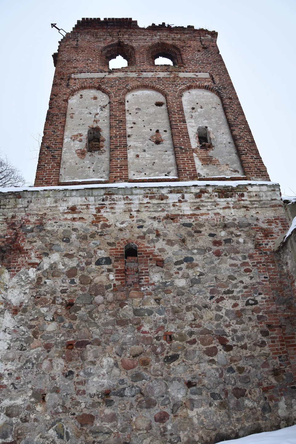 отличный рассказчик. с юмором. рассказал даже больше чем заявлено в программе,потому что проехать,например,мимо ГроссЕгерсдорфа и не