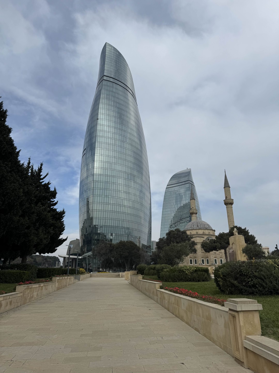 Хочу выразить огромную благодарность за самое трепетное и теплое знакомство с Баку, за интересный рассказ и