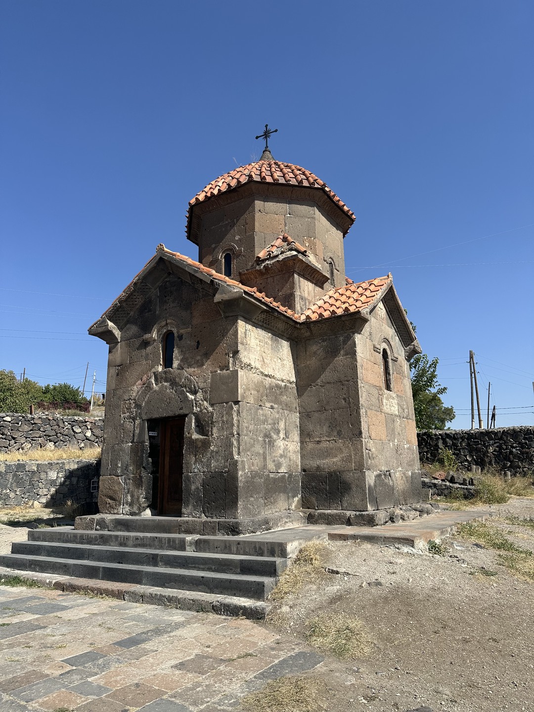 Нона очень приятный внимательный гид. Много знает о своем городе. Ясно и понятно преподносит материал. Аштарак