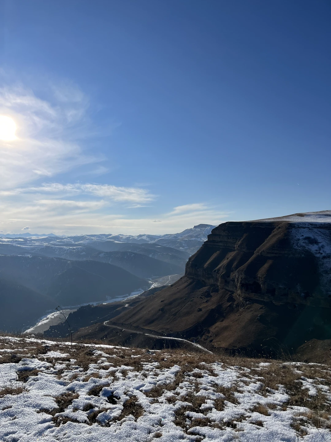 Великолепная ненапряжная поездка, абсолютное ощущение безопасности и комфорта, несмотря на большие высоты и экстремальные повороты. Дмитрий