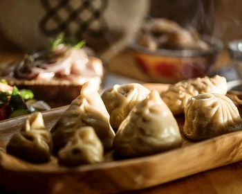 Знакомство с местными традициями и кухней в этнопарке и первая встреча с Байкалом