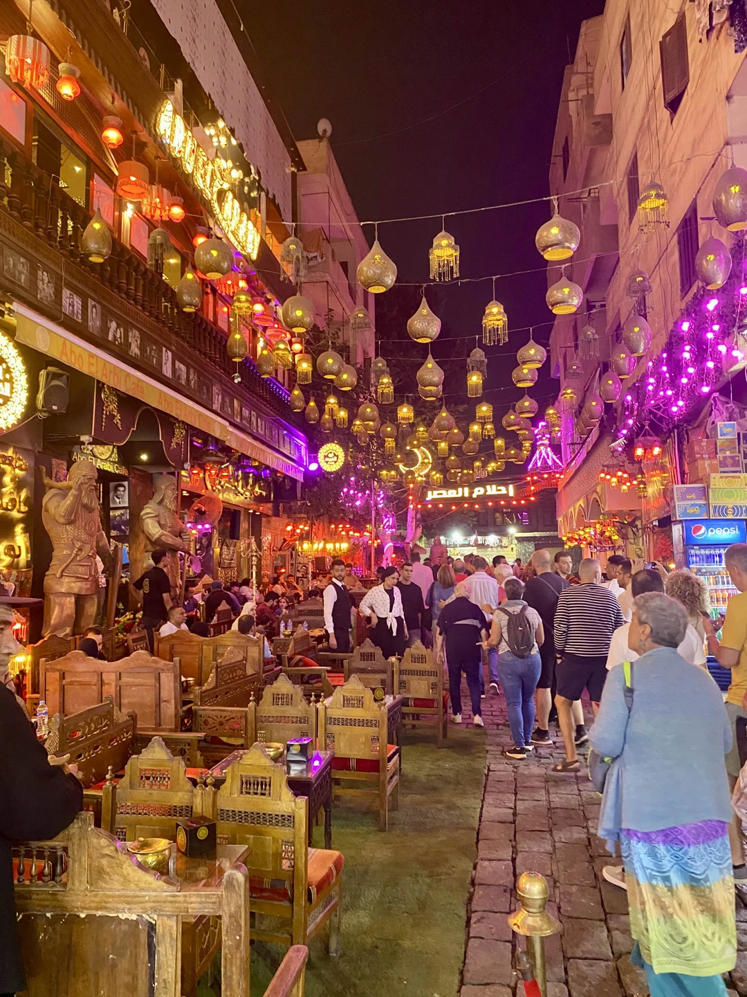 Рекомендую Ибрагима от всей души! Мой самолет задержался на два часа, но он меня встретил, и