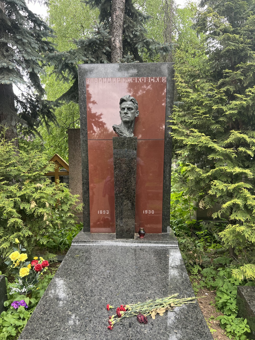Новодевичье кладбище и его главные скульптуры (Елена)