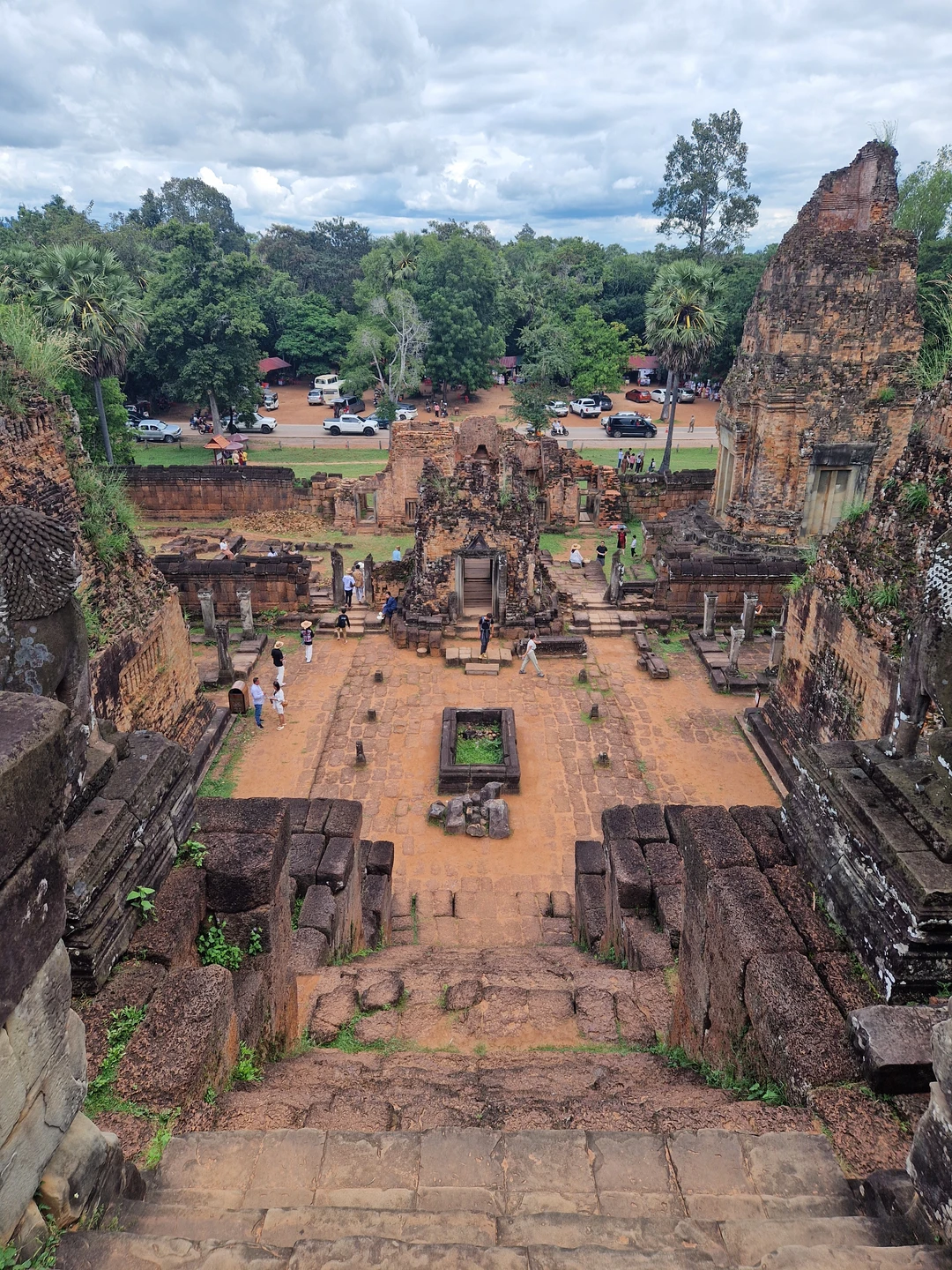Присоединяюсь ко всем положительным отзывам, действительно отличная экскурсия. Мы были в Камбодже первый раз, специально приехали